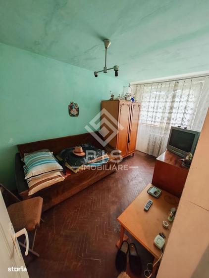 Apartament cu 3 camere semidecomandat în Decebal