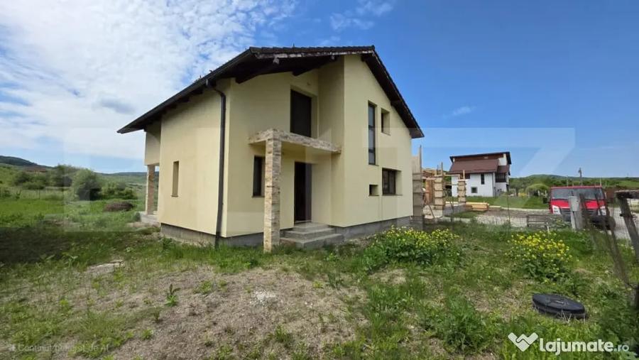 Casă cu 4 camere cu Teren 500 Mp în Central