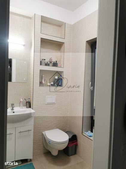 Casă cu 5 camere cu Teren 390 Mp în Vadu Anei