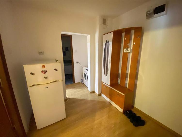 Apartament cu 2 camere decomandat în Podul de Fier
