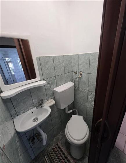 Apartament cu 3 camere decomandat, mobilat în Podu Roș