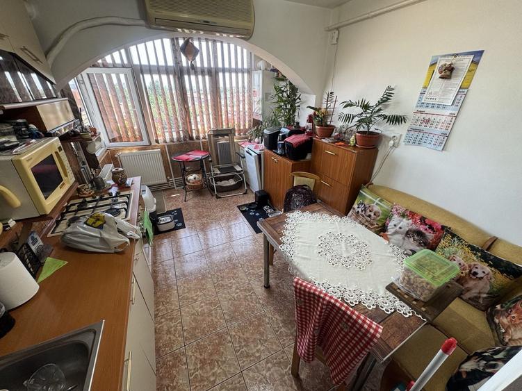 Apartament cu 2 camere decomandat, mobilat în
