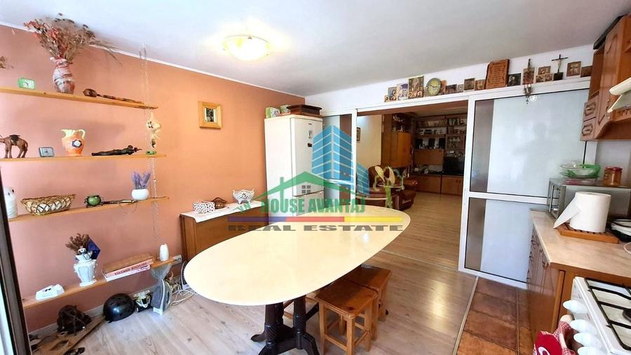 Apartament cu 3 camere decomandat în Gară
