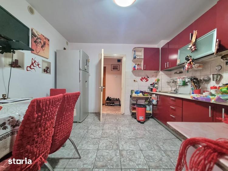 Apartament cu 3 camere decomandat, mobilat în Mioriței