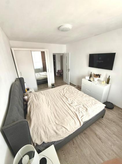 Apartament cu 3 camere semidecomandat, mobilat în Florești