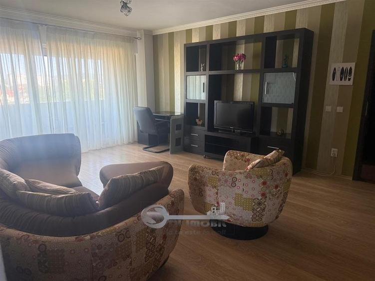Apartament cu 2 camere semidecomandat, mobilat în Podul de Fier