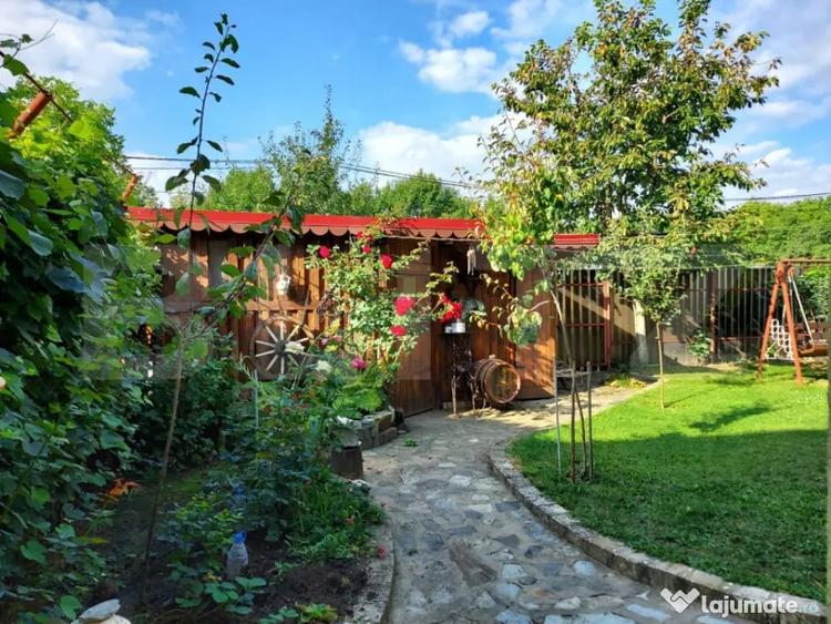 Casă cu 7 camere cu Teren 316 Mp în Central