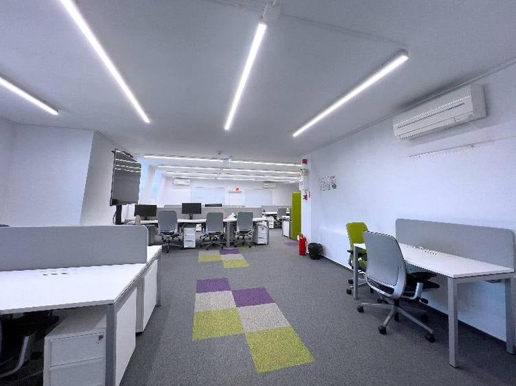 Birou, de 741 mp, în Universitate