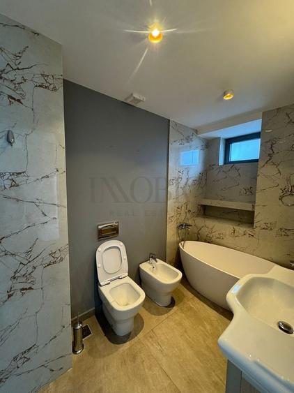Casă individuală cu 6 camere cu Canalizare în Băneasa