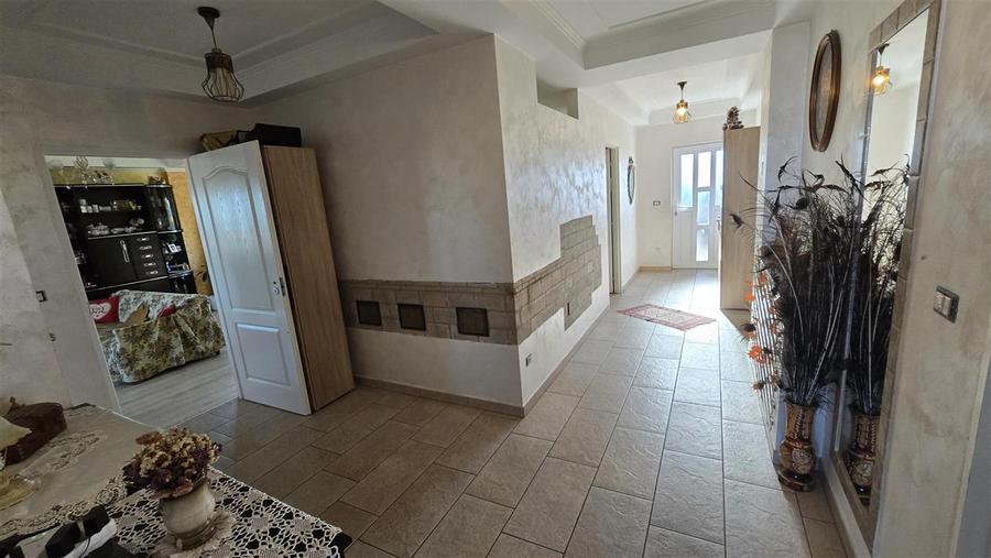 Casă individuală cu 7 camere cu Teren 2167 Mp în Rușii-Mănăstioara
