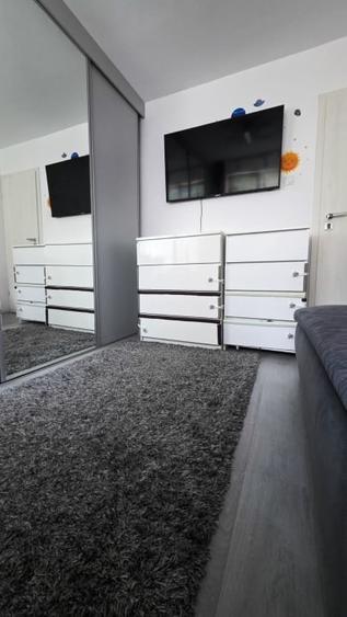 Apartament cu 3 camere semidecomandat, mobilat în Lujerului