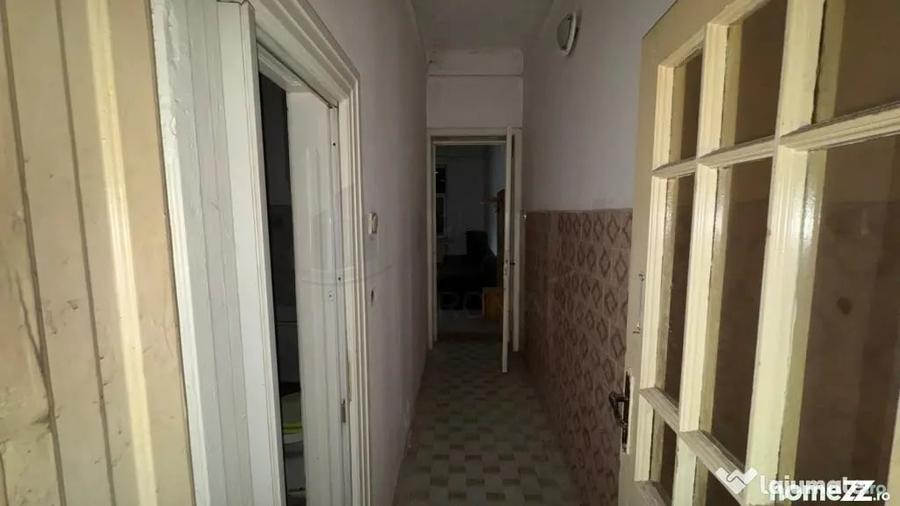 Casă cu 11 camere cu Teren 341 Mp în Dudești