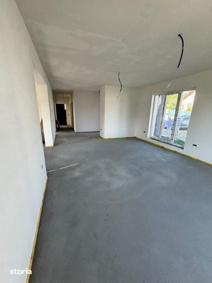 Casă cu 4 camere cu Teren 694 Mp în Mara