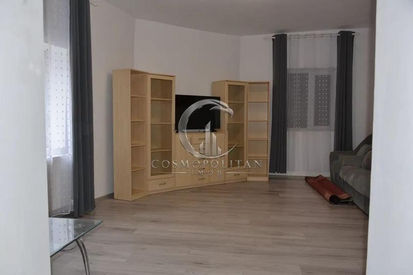 Casă individuală cu 3 camere cu Canalizare în Central