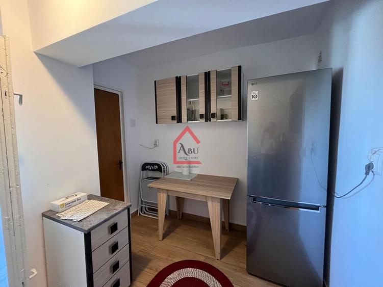 Apartament cu 2 camere decomandat, mobilat în Hala Centrală