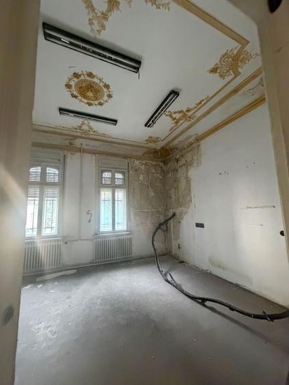Casă individuală cu 12 camere cu Canalizare în Dorobanți
