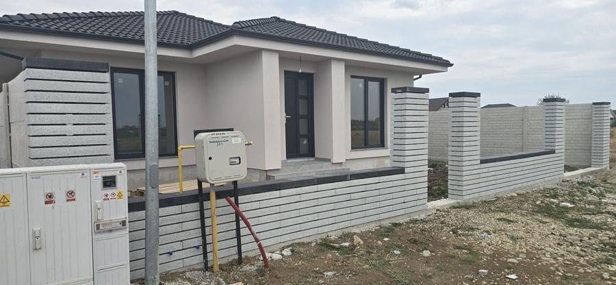 Casă cu 4 camere în Sântandrei
