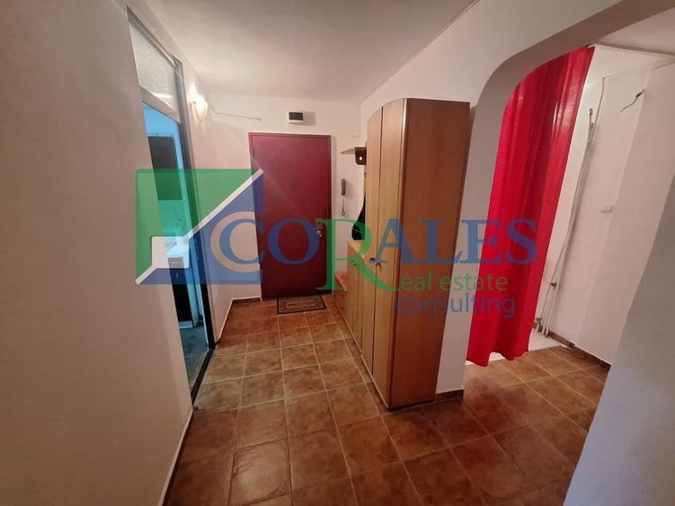 Apartament cu 3 camere decomandat, mobilat în Aradului