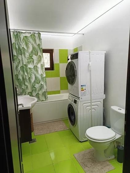 Apartament cu 3 camere semidecomandat, mobilat în Bucium