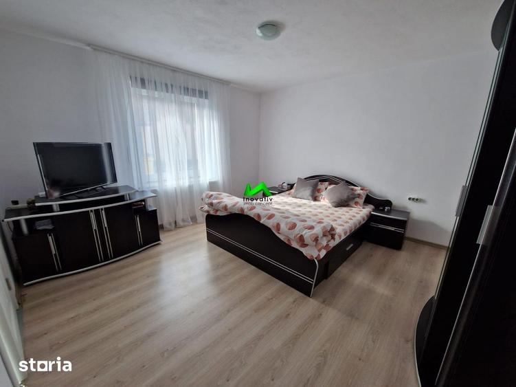 Casă cu 5 camere cu Teren 723 Mp în Cristian