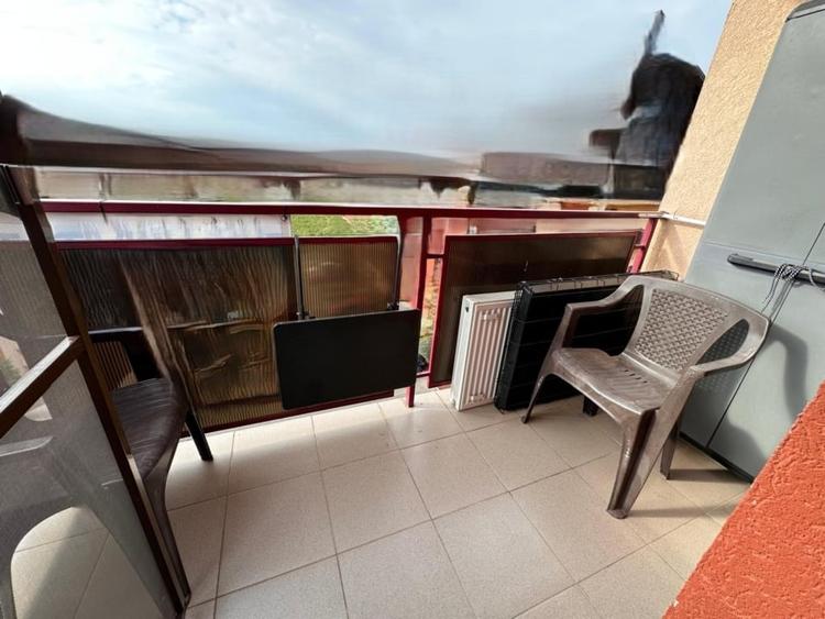 Apartament cu 3 camere semidecomandat, mobilat în Florești