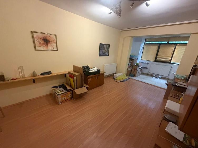 Apartament cu 3 camere decomandat, mobilat în Viziru 3
