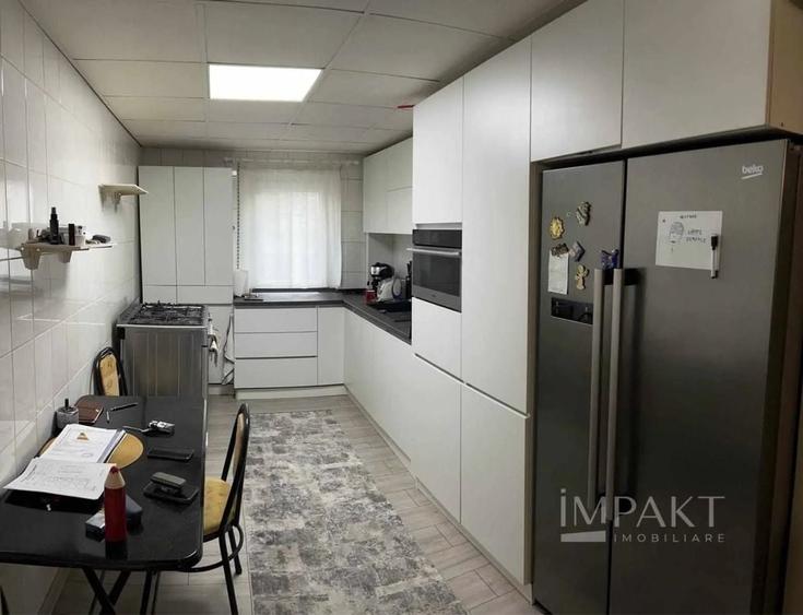 Apartament cu 4 camere decomandat în Florești