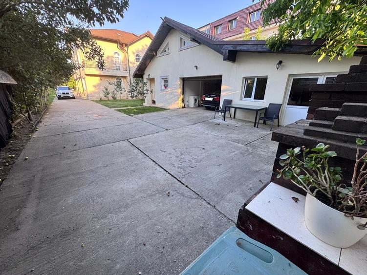 Casă individuală cu 6 camere cu Piscina în Metalurgiei