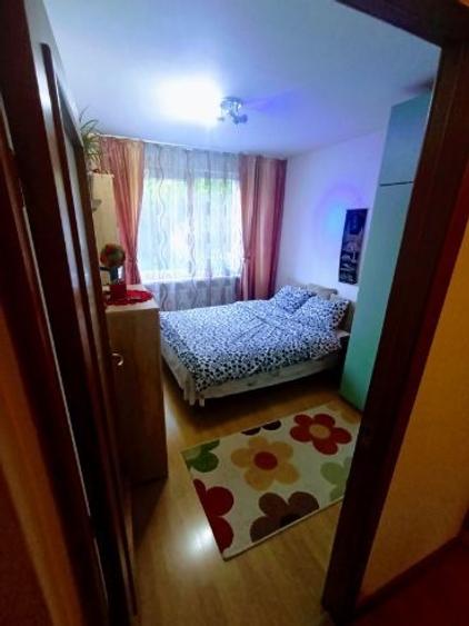 Apartament cu 3 camere decomandat în Tractorul - 3