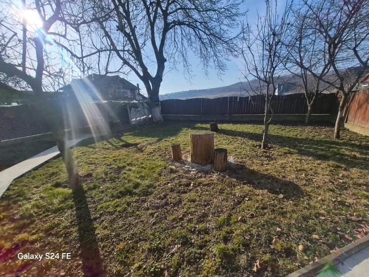 Casă cu 6 camere cu Canalizare în Dobreni