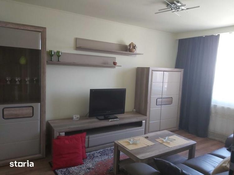 Apartament cu 3 camere decomandat în Calea București
