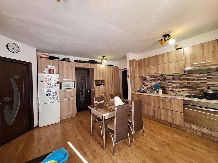 Apartament cu 2 camere decomandat, mobilat în Florești