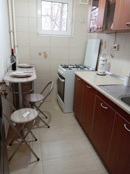 Apartament cu 2 camere semidecomandat în Olteniței