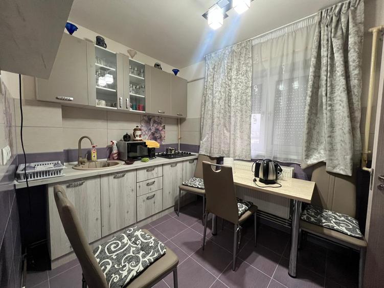 Apartament cu 2 camere decomandat, mobilat în Central