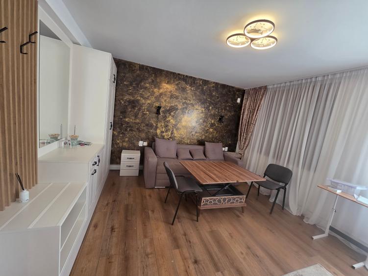 Casă cu 8 camere cu Canalizare în 22 Decembrie