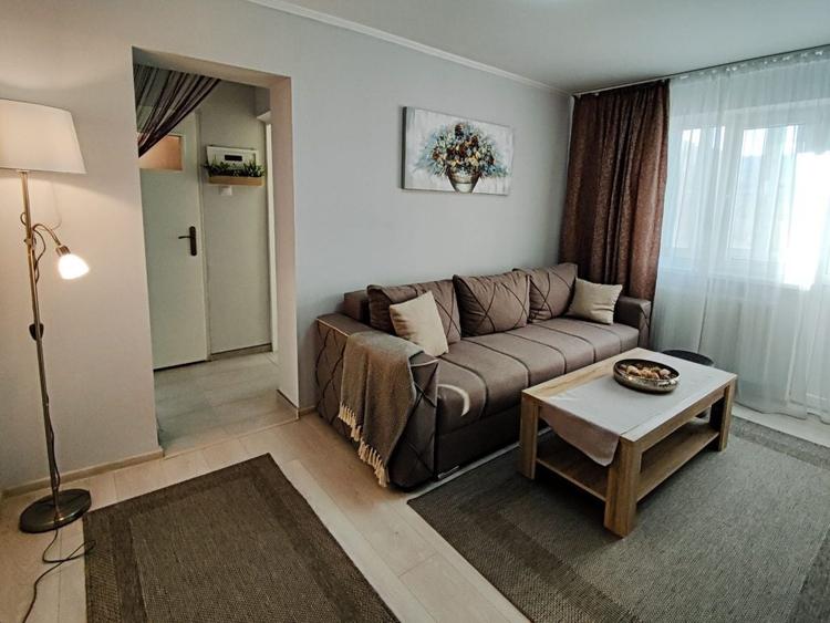 Apartament cu 2 camere semidecomandat în Exterior Vest