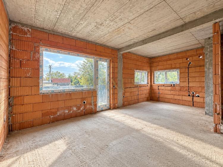 Apartament cu 4 camere semidecomandat în Mărăști