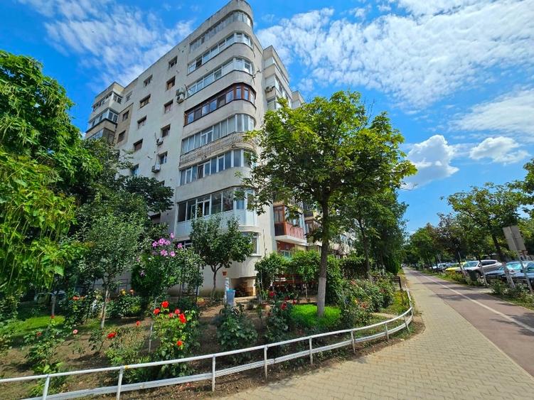 Apartament cu 3 camere în 1 Decembrie