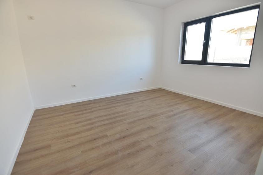 Casă individuală cu 4 camere cu Teren 400 Mp în Domnești