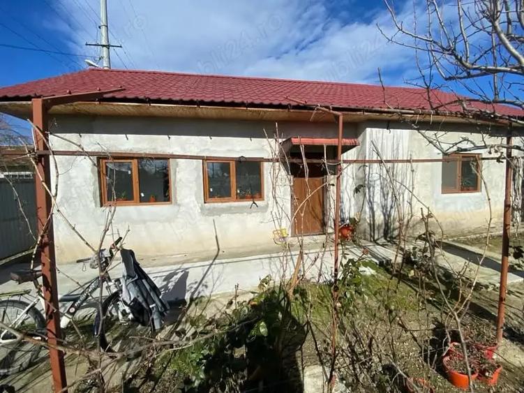 Casă cu 2 camere cu Teren 500 Mp în Turnu Măgurele