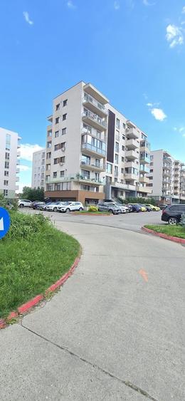Apartament cu 3 camere decomandat, mobilat în Est