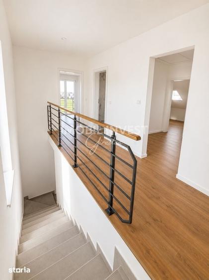 Casă cu 4 camere cu Teren 370 Mp în Central