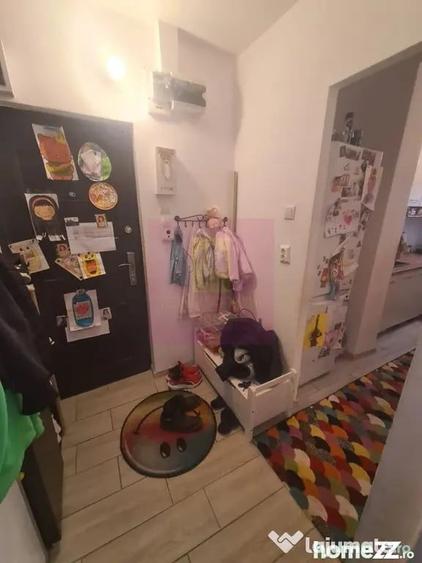 Apartament cu 3 camere semidecomandat în Cuza