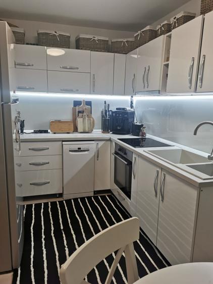 Casă cu 6 camere cu Teren 300 Mp în Bartolomeu