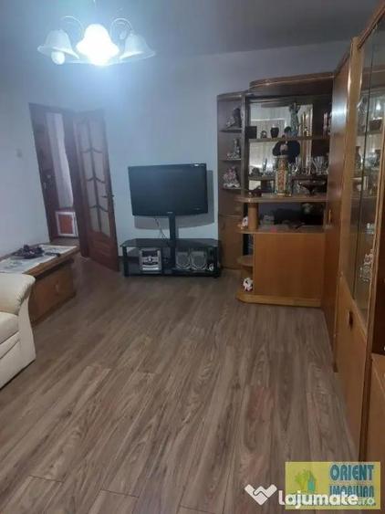 Apartament cu 2 camere decomandat în Casa de Cultură