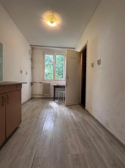 Apartament cu 3 camere decomandat în Drumul Taberei