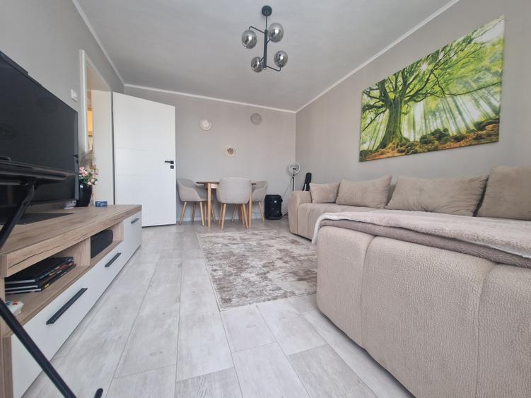 Apartament cu 3 camere decomandat în CET