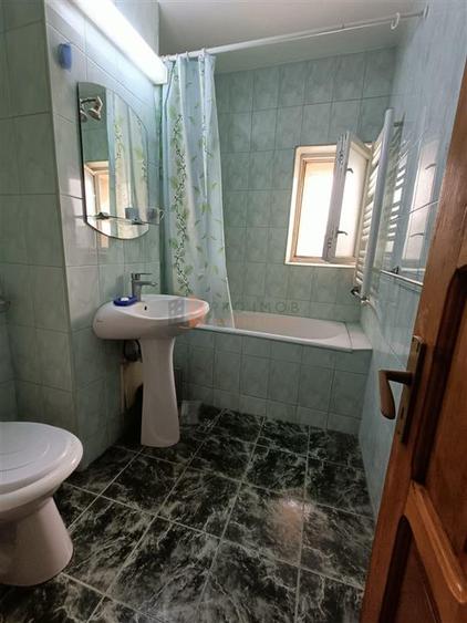 Apartament cu 3 camere decomandat, mobilat în 1 Decembrie
