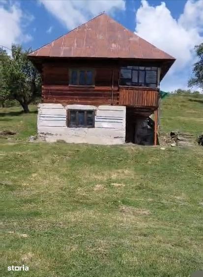 Casă cu 2 camere cu Teren 2000 Mp în Mogoș