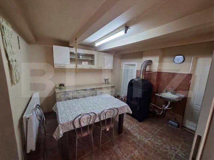Casă individuală cu 3 camere cu Canalizare în Lazuri